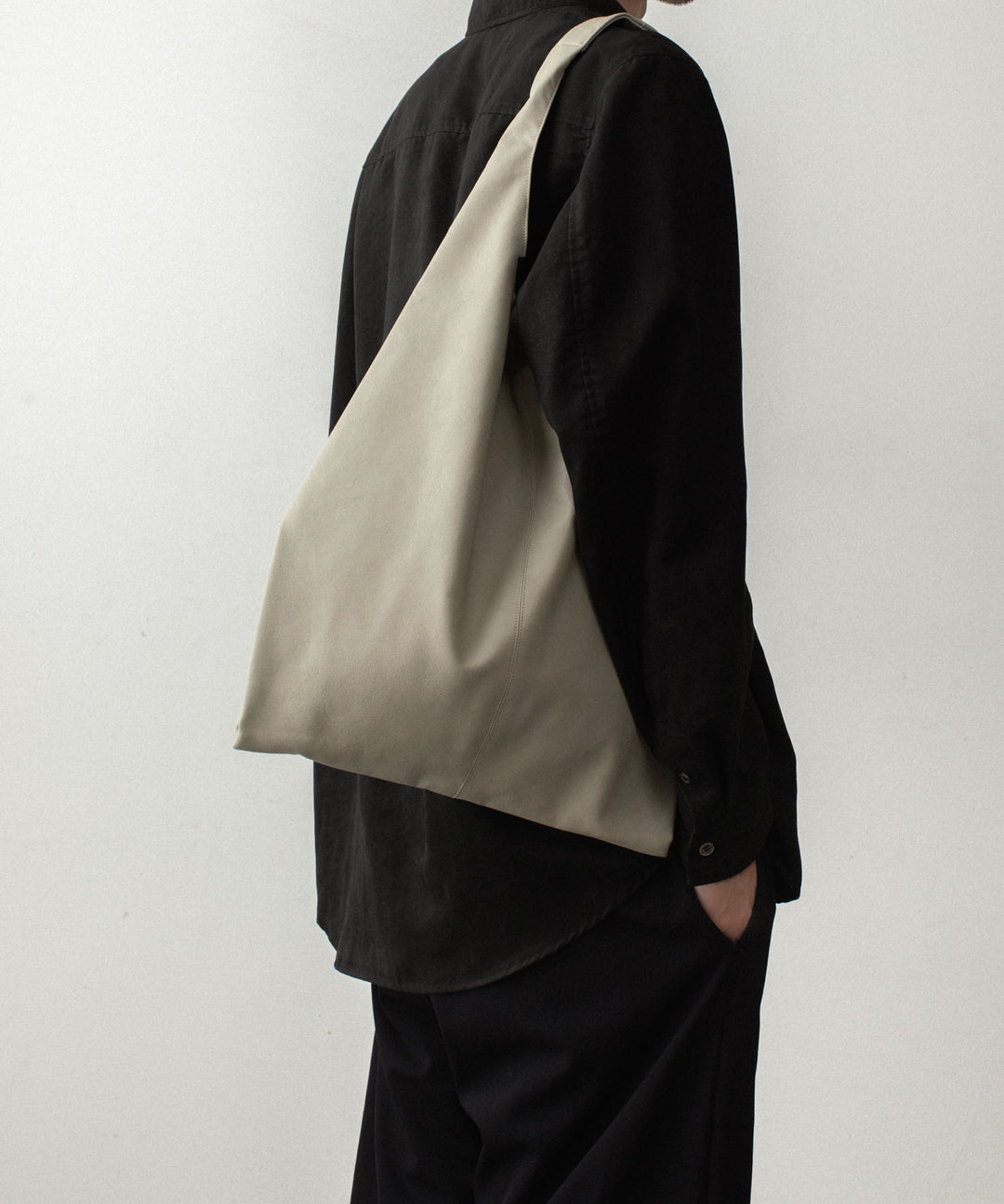 ATTACHMENT アタッチメントのSYNTHETIC LEATHER SMALL SHOPPING BAG - L.BEIGEの公式通販サイトsession福岡セレクトショップ