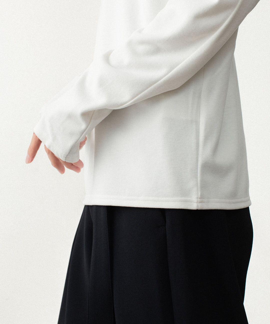 ATTACHMENT アタッチメントのVI/PE SMOOTH ZIP-UP HIGHNECK L/S TEE - OFF WHITEの公式通販サイトsession福岡セレクトショップ