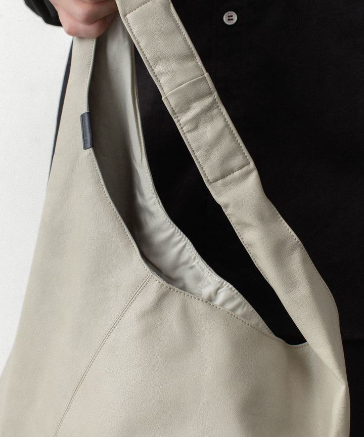 ATTACHMENT アタッチメントのSYNTHETIC LEATHER SMALL SHOPPING BAG - L.BEIGEの公式通販サイトsession福岡セレクトショップ