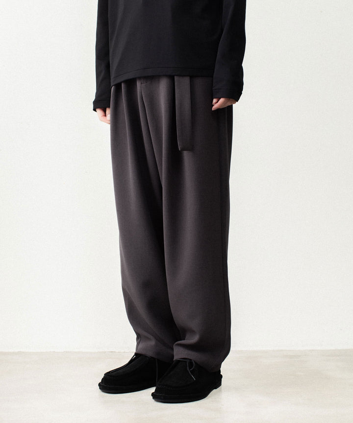 ATTACHMENT アタッチメントのPE STRETCH DOUBLE CLOTH CROSS TUCK TROUSERS - D.KH GRAYの公式通販サイトsession福岡セレクトショップ