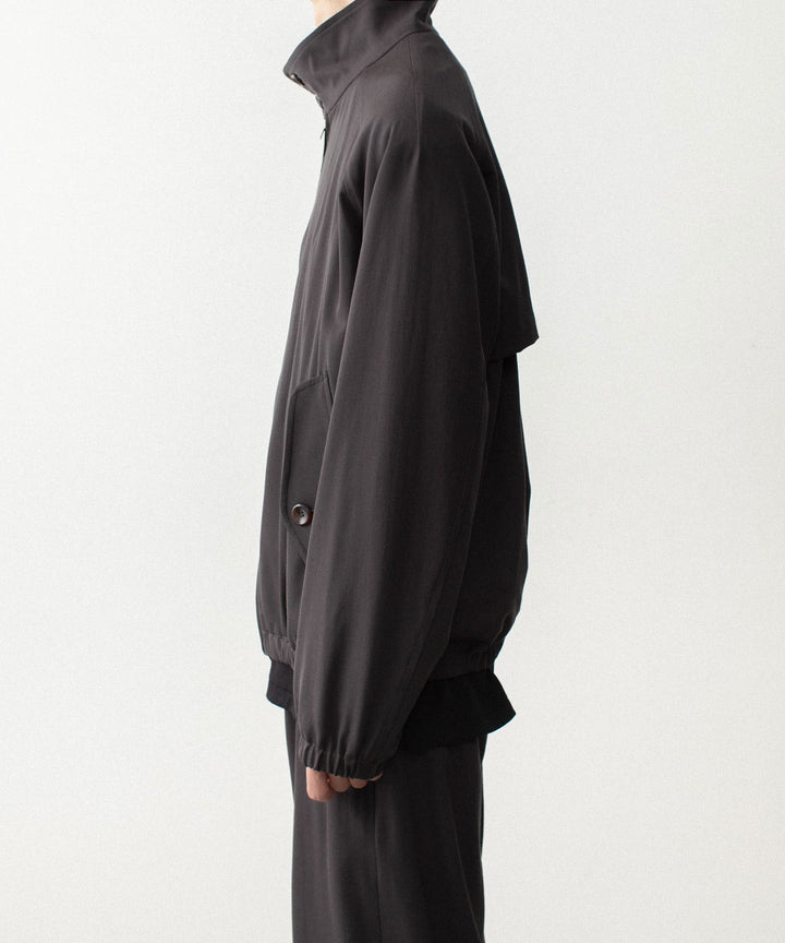 ATTACHMENT アタッチメントのWASHABLE HIGH TWIST GABARDINE HARRINGTON JACKET - KHAKI GRAYの公式通販サイトsession福岡セレクトショップ