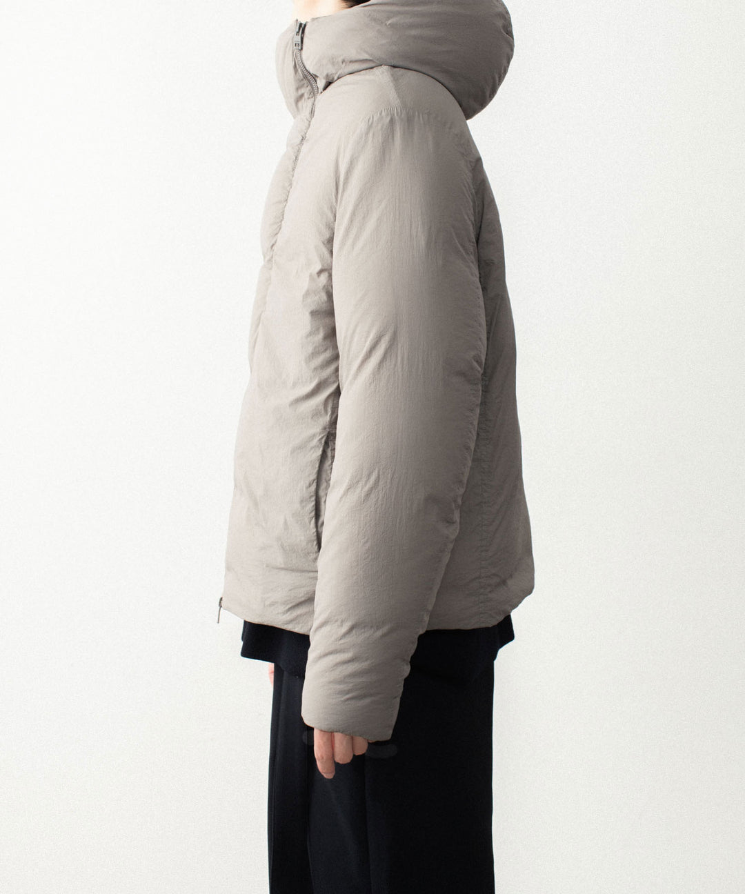 ATTACHMENT アタッチメントのNY TAFFETA HOODED DOWN JACKET - KHAKI GRAYの公式通販サイトsession福岡セレクトショップ