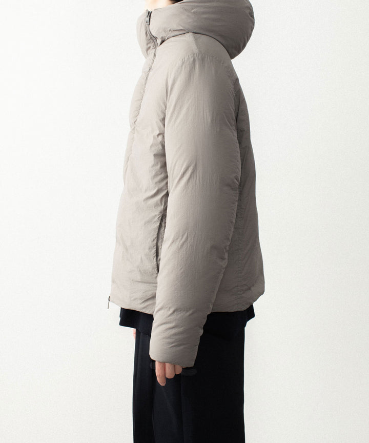 ATTACHMENT アタッチメントのNY TAFFETA HOODED DOWN JACKET - KHAKI GRAYの公式通販サイトsession福岡セレクトショップ