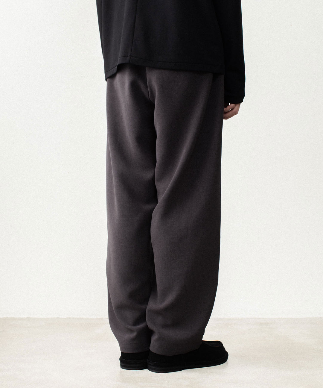 ATTACHMENT アタッチメントのPE STRETCH DOUBLE CLOTH CROSS TUCK TROUSERS - D.KH GRAYの公式通販サイトsession福岡セレクトショップ