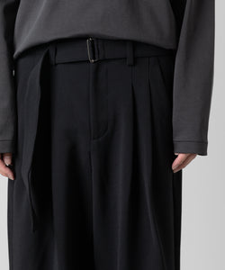 ATTACHMENT(アタッチメント)のPE STRETCH DOUBLE CLOTH BELTED TAPERED FIT TROUSERSのBLACK