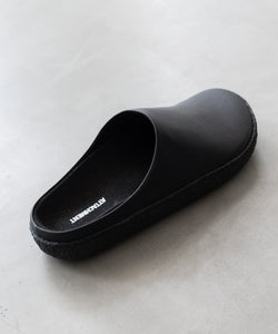 【ATTACHMENT】SYNTHETIC LEATHER MULE - BLACK