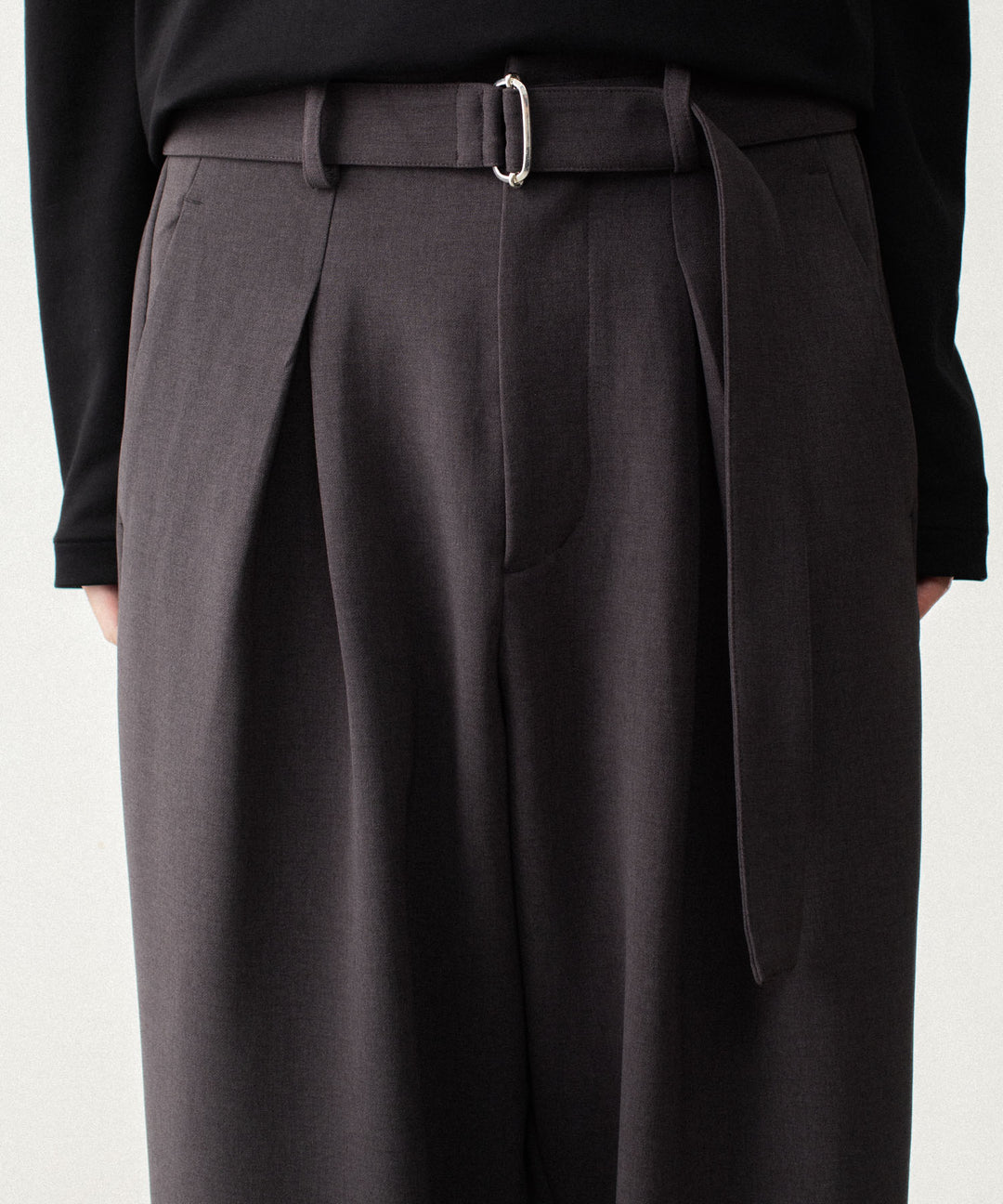 ATTACHMENT アタッチメントのPE STRETCH DOUBLE CLOTH CROSS TUCK TROUSERS - D.KH GRAYの公式通販サイトsession福岡セレクトショップ