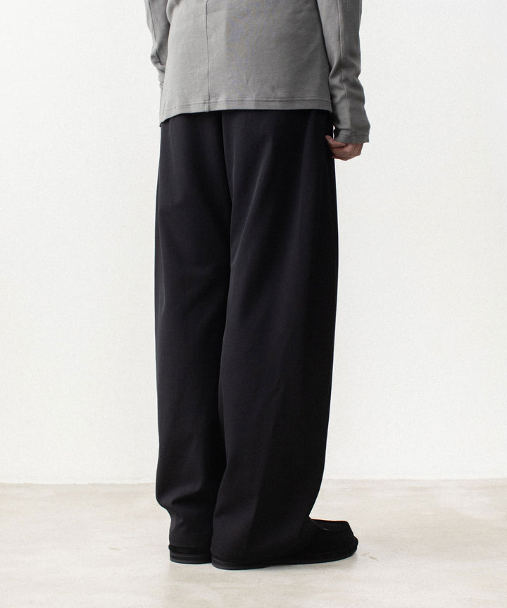 ATTACHMENT アタッチメントのWASHABLE HIGH TWIST GABARDINE EASY BUCKLE BALLOON TROUSERS - BLACKの公式通販サイトsession福岡セレクトショップ