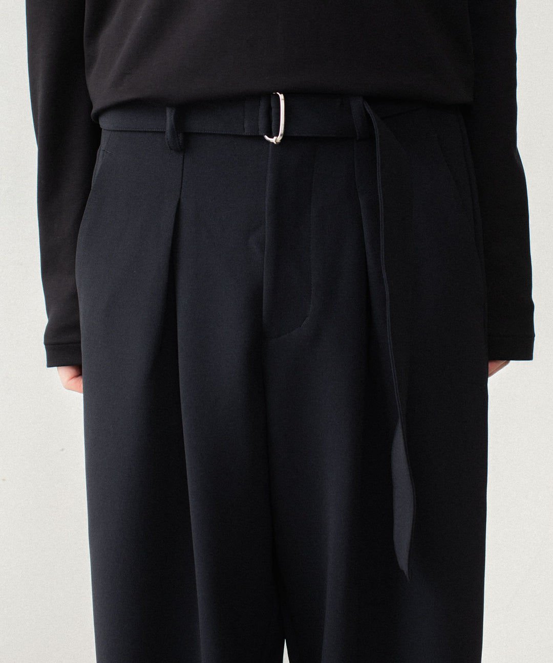 ATTACHMENT アタッチメントのPE STRETCH DOUBLE CLOTH CROSS TUCK TROUSERS - BLACKの公式通販サイトsession福岡セレクトショップ