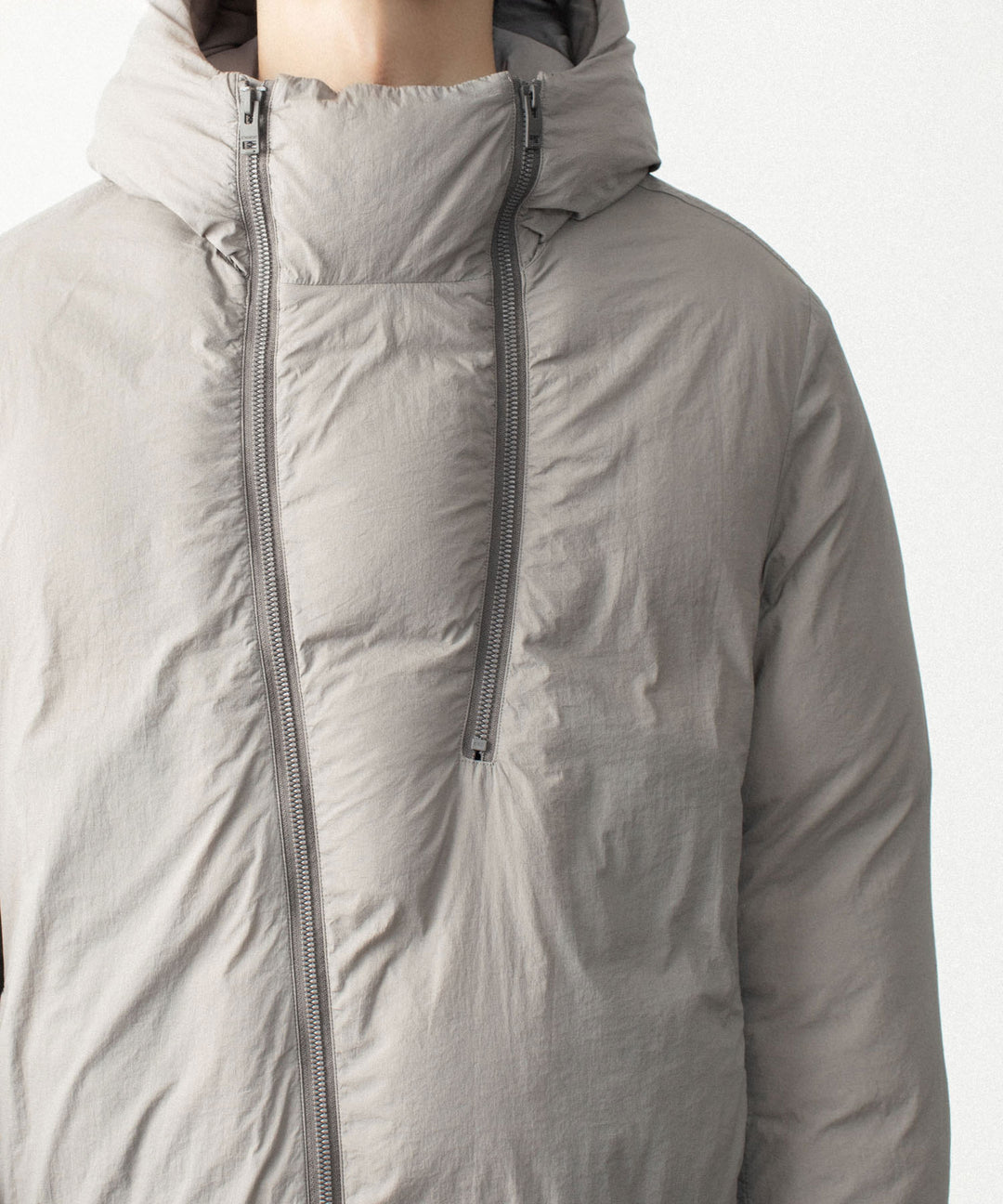 ATTACHMENT アタッチメントのNY TAFFETA HOODED DOWN JACKET - KHAKI GRAYの公式通販サイトsession福岡セレクトショップ