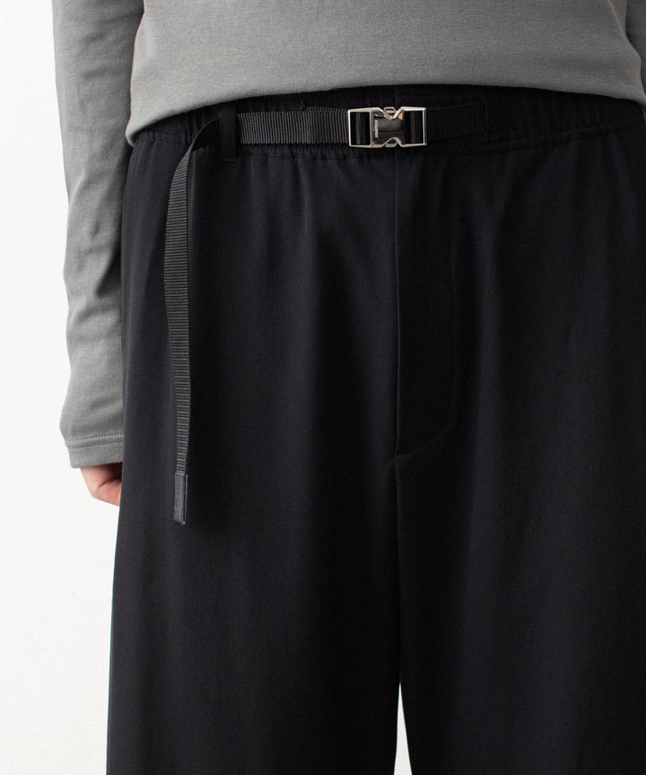 ATTACHMENT アタッチメントのWASHABLE HIGH TWIST GABARDINE EASY BUCKLE BALLOON TROUSERS - BLACKの公式通販サイトsession福岡セレクトショップ