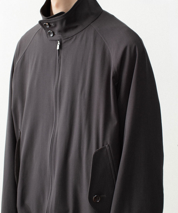 ATTACHMENT アタッチメントのWASHABLE HIGH TWIST GABARDINE HARRINGTON JACKET - KHAKI GRAYの公式通販サイトsession福岡セレクトショップ