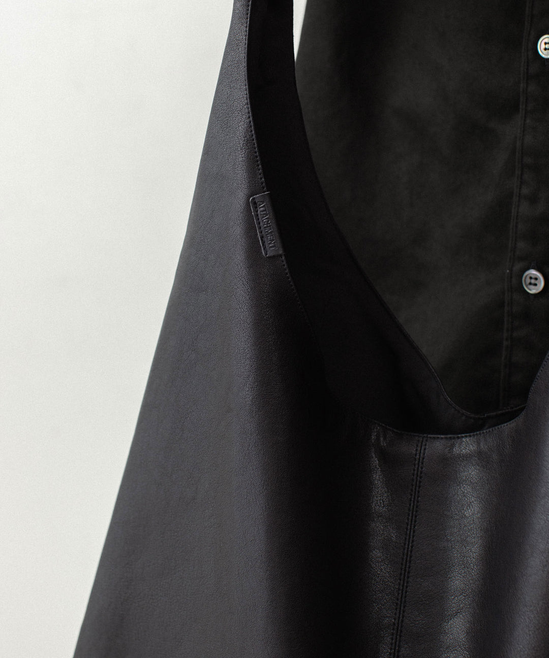 ATTACHMENT アタッチメントのSYNTHETIC LEATHER SMALL SHOPPING BAG - BLACKの公式通販サイトsession福岡セレクトショップ
