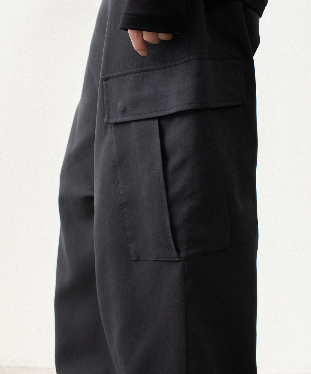 ATTACHMENT アタッチメントのCO/TEN POWDERY DOUBLE CROTH EASY CARGO TROUSERS - BLACKの公式通販サイトsession福岡セレクトショップ
