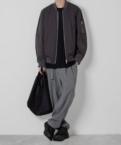 ATTACHMENT(アタッチメント)のPE STRETCH DOUBLE CLOTH BELTED TAPERED FIT TROUSERSのX.GRAY