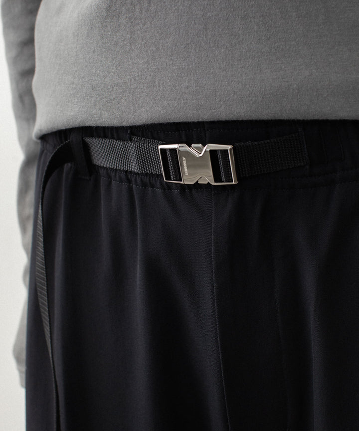 ATTACHMENT アタッチメントのWASHABLE HIGH TWIST GABARDINE EASY BUCKLE BALLOON TROUSERS - BLACKの公式通販サイトsession福岡セレクトショップ