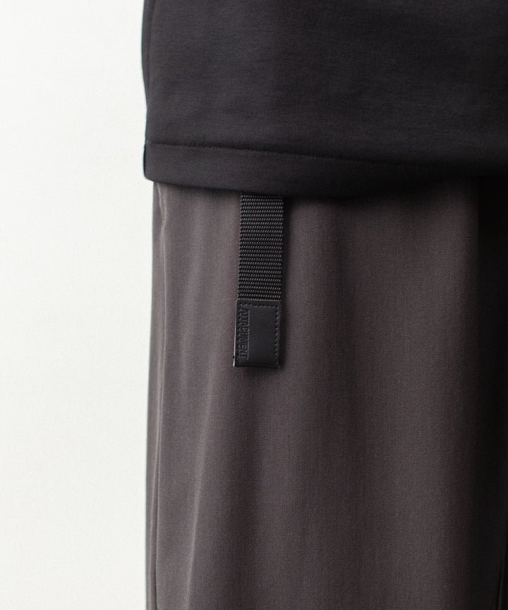 ATTACHMENT アタッチメントのWASHABLE HIGH TWIST GABARDINE EASY BUCKLE BALLOON TROUSERS - KHAKI GRAYの公式通販サイトsession福岡セレクトショップ