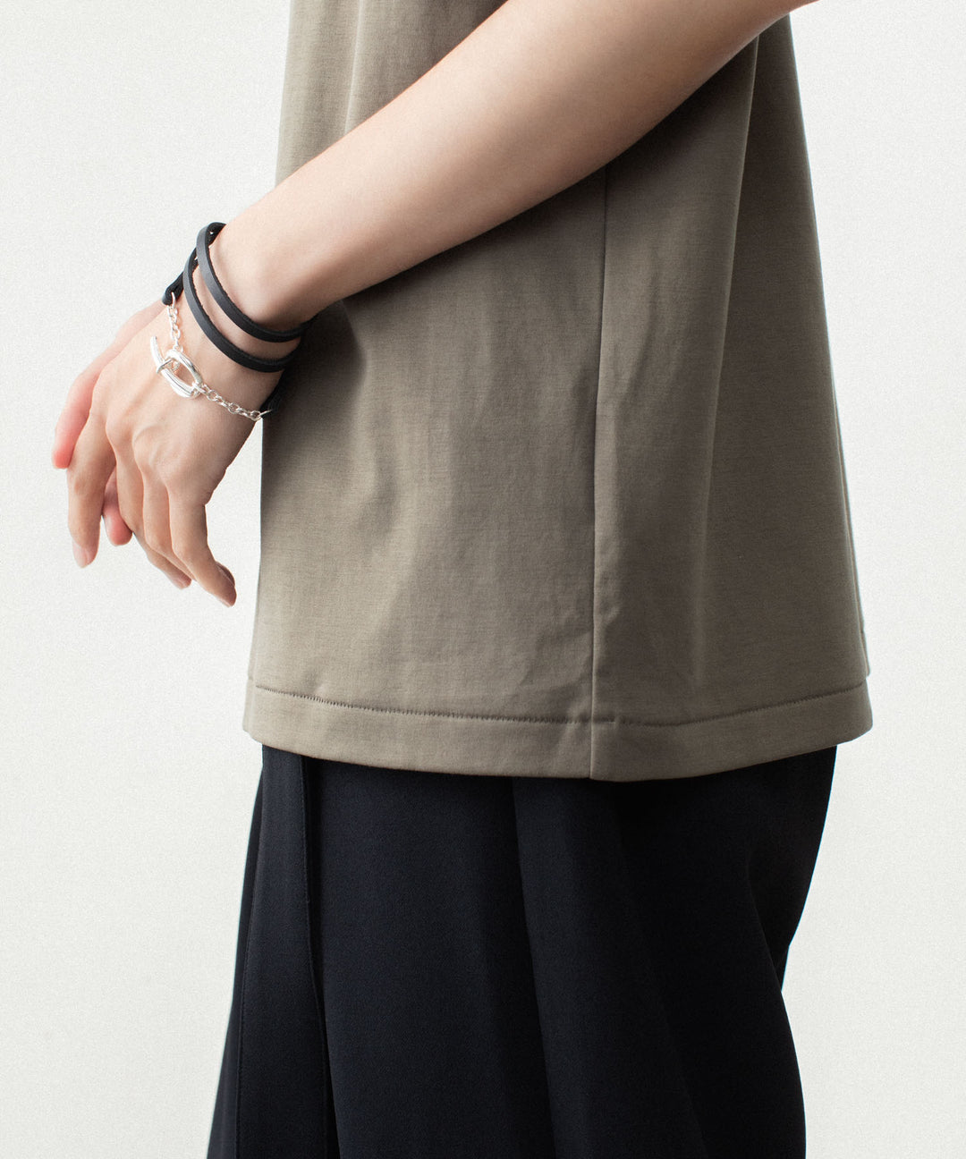 ATTACHMENT アタッチメントのCOTTON DOUBLE FACE SLIM FIT S/S TEE - KHAKI GRAYの公式通販サイトsession福岡セレクトショップ