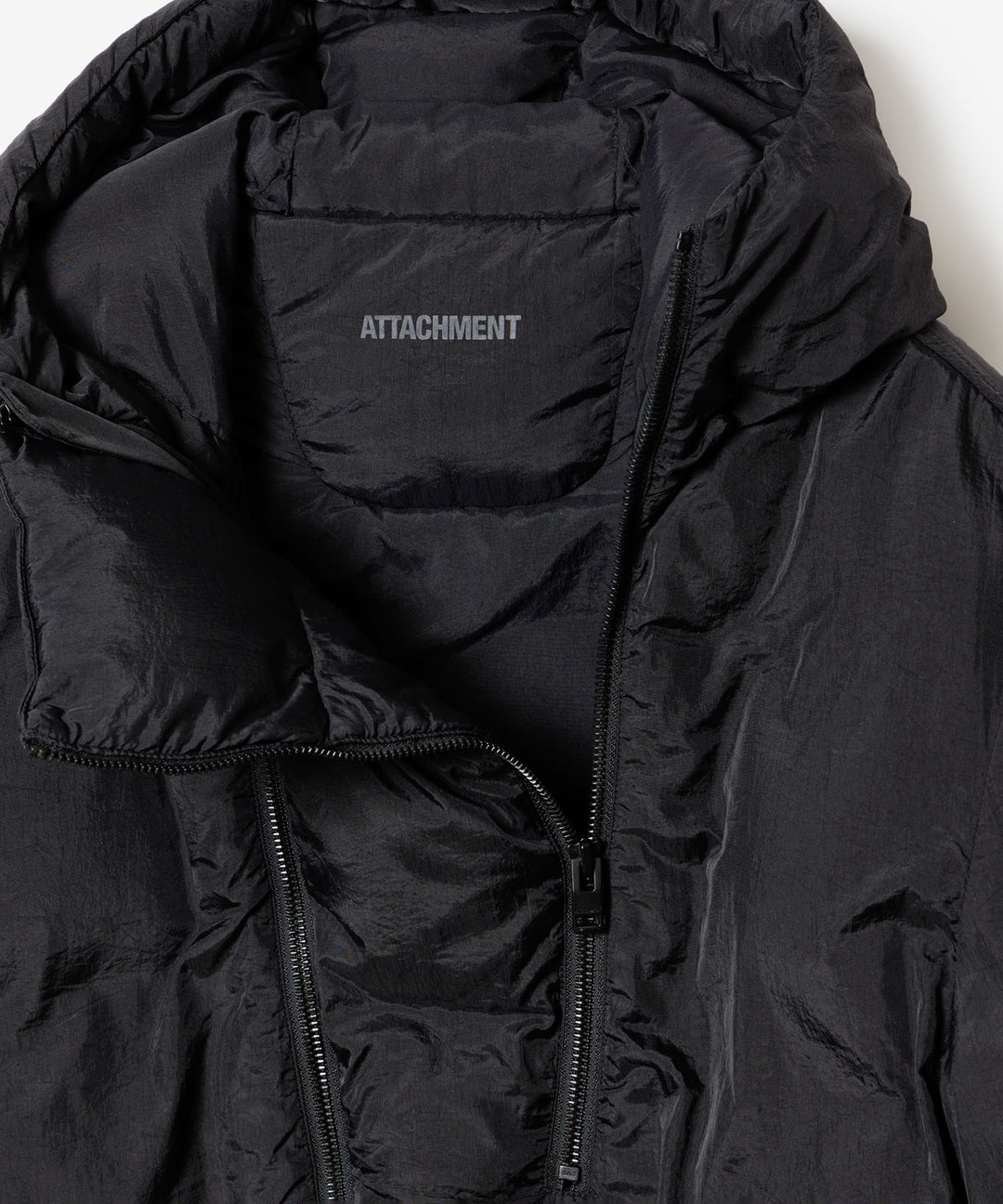 ATTACHMENT アタッチメントのNY TAFFETA HOODED DOWN JACKET - BLACKの公式通販サイトsession福岡セレクトショップ