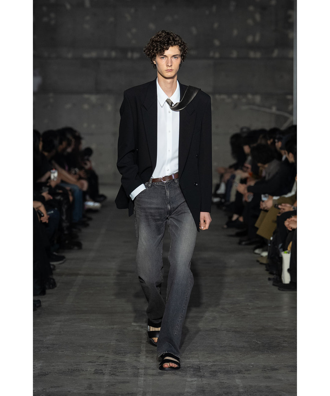 ATTACHMENT アタッチメントのSMOOTH LEATHER SLIDE SANDAL - BLACKの公式通販サイトsession福岡セレクトショップ