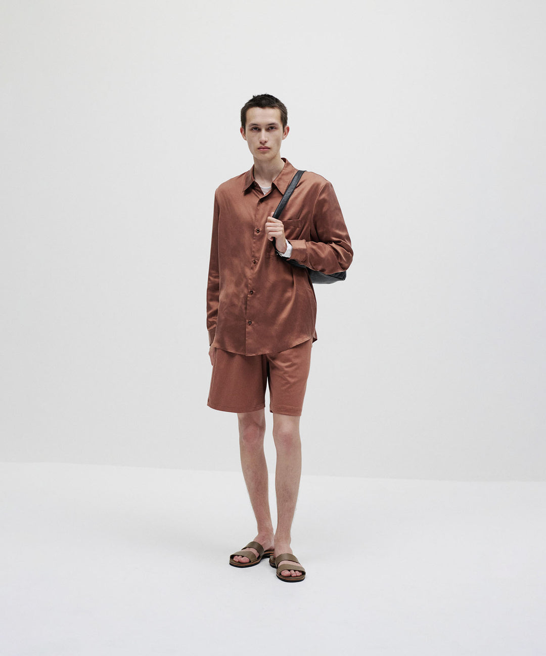 ATTACHMENT アタッチメントのSMOOTH LEATHER SLIDE SANDAL - KHAKI GRAYの公式通販サイトsession福岡セレクトショップ