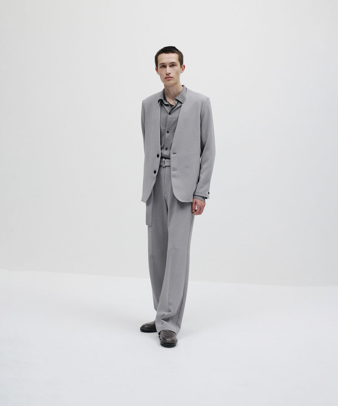 ATTACHMENT アタッチメントのPE STRETCH DOUBLE CLOTH BELTED STRAIGHT TROUSERS - L.GRAYの公式通販サイトsession福岡セレクトショップ
