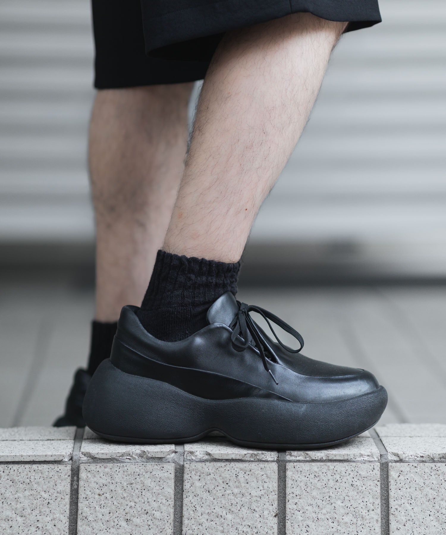 VEIN 黒 レザー ローファー CTHY＋VEIN】EMBOSSED COW LEATHER LOAFERS