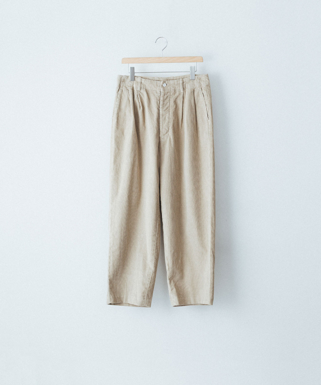 【concause】 CORDUROY WIDE TAPERED SLACKS - BEIGE
