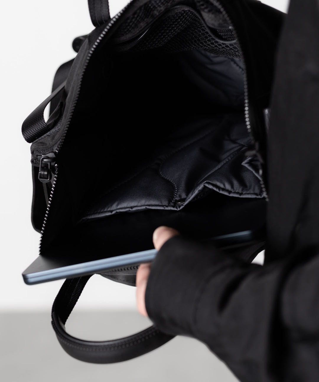 【KaILI】LIKE HELMET BAG - BLACK