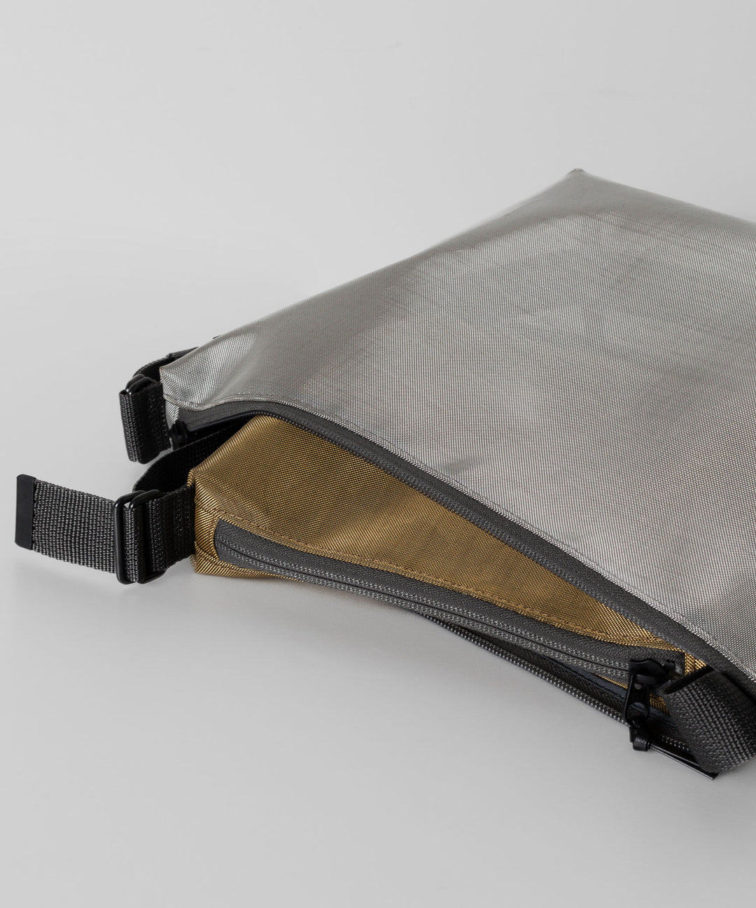 KaILI(カイリ)の24SSコレクションのIREKO POUCH METALLIC S/M SET - SILVER / GOLD sessionセッション福岡セレクトショップ 公式通販サイト