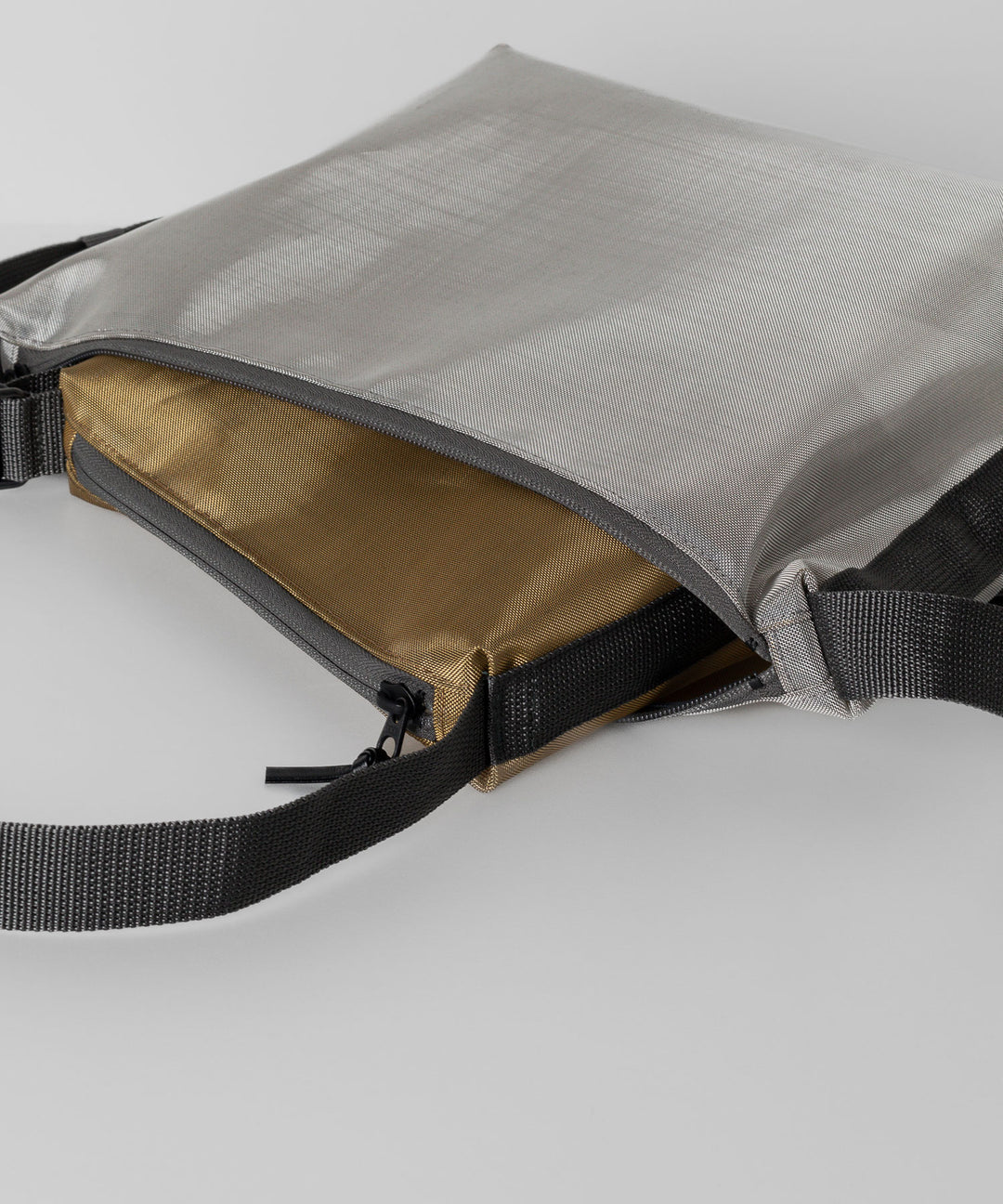KaILI(カイリ)の24SSコレクションのIREKO POUCH METALLIC S/M SET - SILVER / GOLD sessionセッション福岡セレクトショップ 公式通販サイト