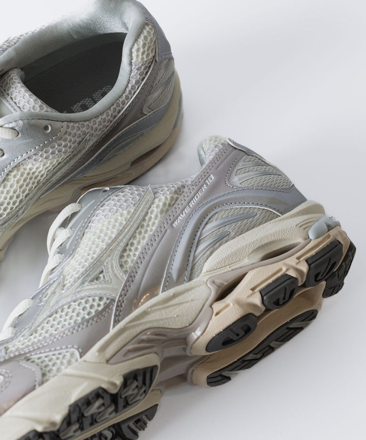 MIZUNO-ミズノのWAVE RIDER 10のWHITE×LIGHT BEIGE×SILVER公式通販サイトsession福岡セレクトショップ 
