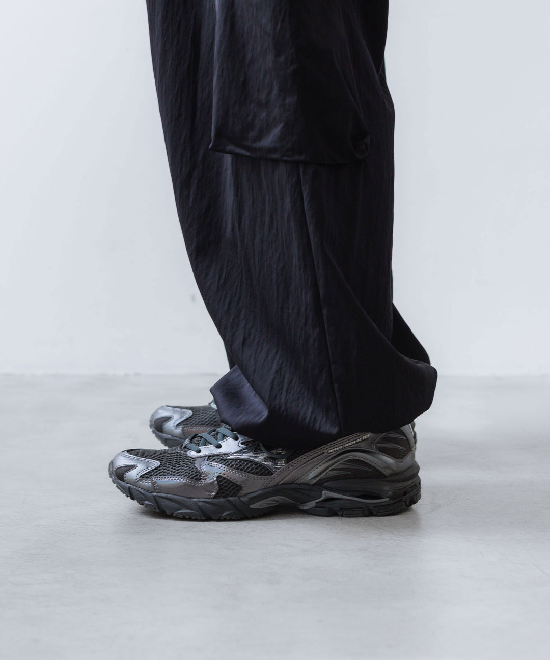 MIZUNO ミズノWAVE RIDER 10のBLACK×BLACK×METALLIC GREY 公式通販サイトsession福岡セレクトショップ