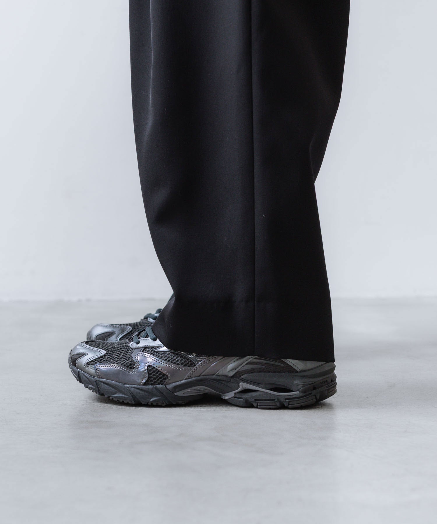 【MIZUNO】WAVE RIDER 10 - BLACK×BLACK×METALLIC GREY