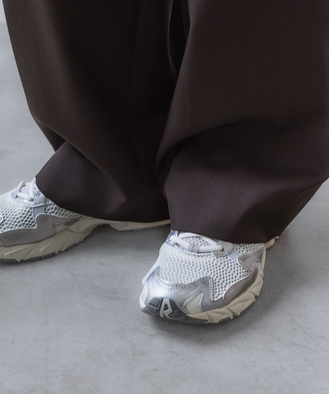 MIZUNO-ミズノのWAVE RIDER 10のWHITE×LIGHT BEIGE×SILVER公式通販サイトsession福岡セレクトショップ 