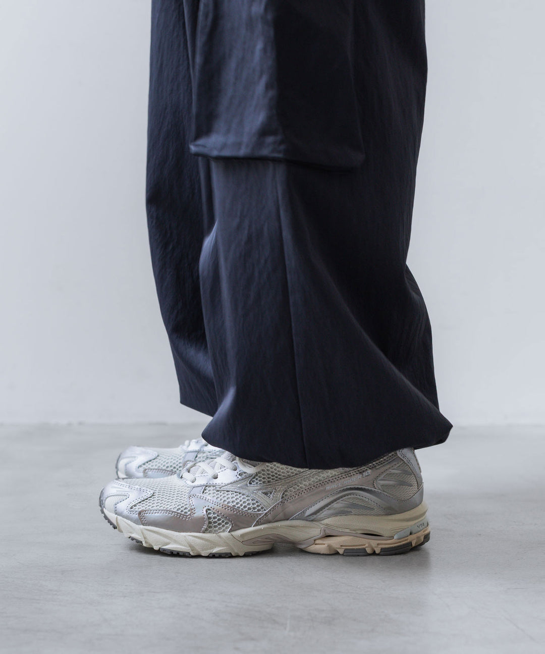 MIZUNO-ミズノのWAVE RIDER 10のWHITE×LIGHT BEIGE×SILVER公式通販サイトsession福岡セレクトショップ 