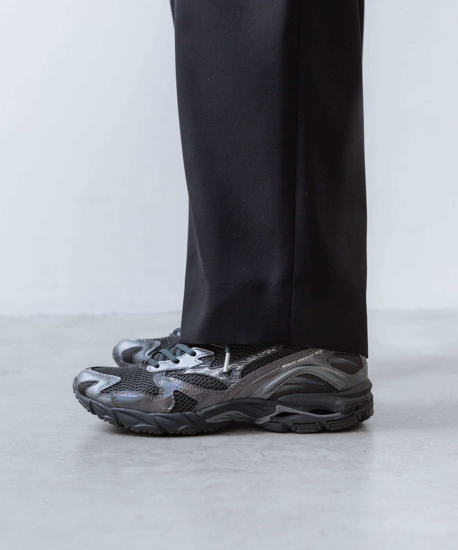 MIZUNO ミズノWAVE RIDER 10のBLACK×BLACK×METALLIC GREY 公式通販サイトsession福岡セレクトショップ