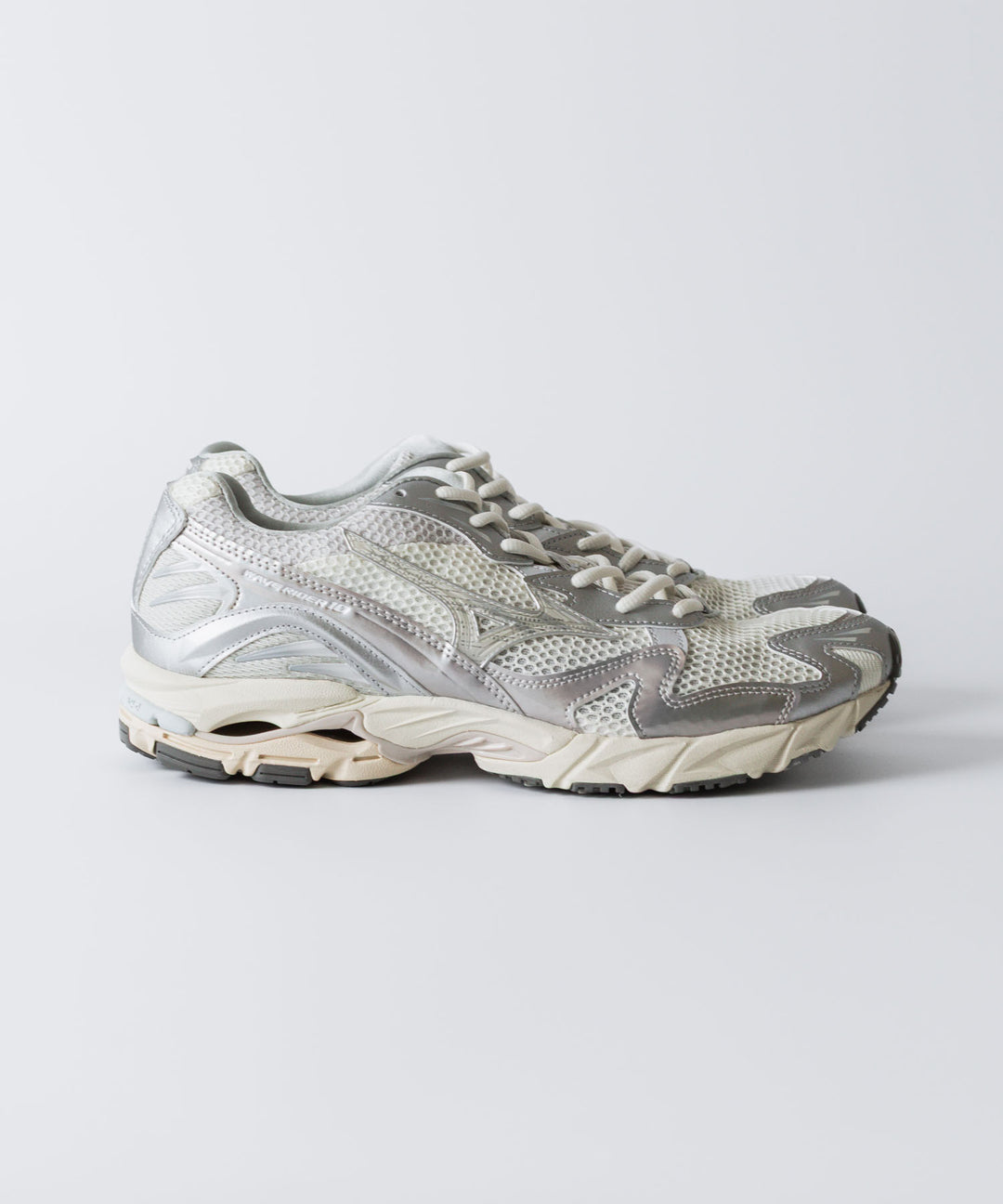 MIZUNO-ミズノのWAVE RIDER 10のWHITE×LIGHT BEIGE×SILVER公式通販サイトsession福岡セレクトショップ 