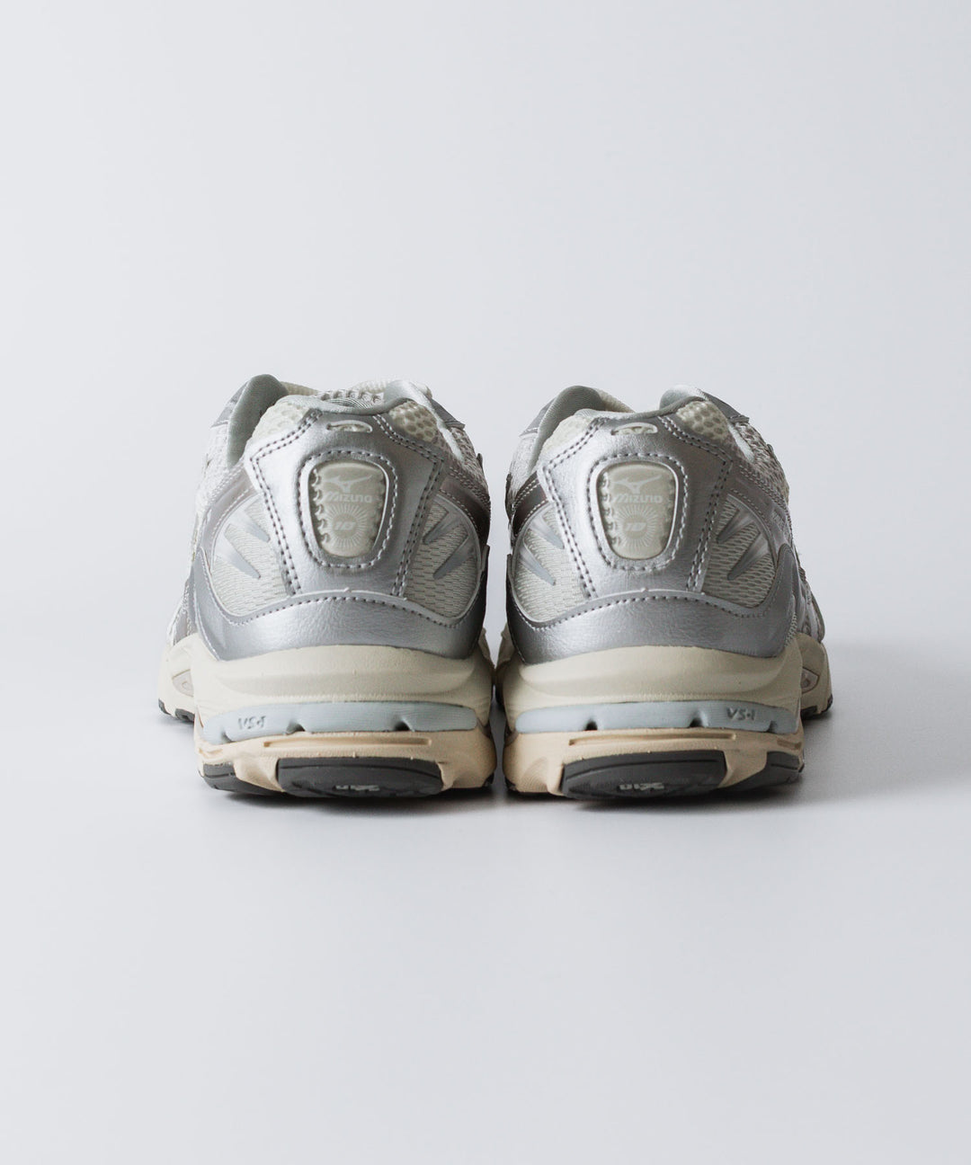 MIZUNO-ミズノのWAVE RIDER 10のWHITE×LIGHT BEIGE×SILVER公式通販サイトsession福岡セレクトショップ 