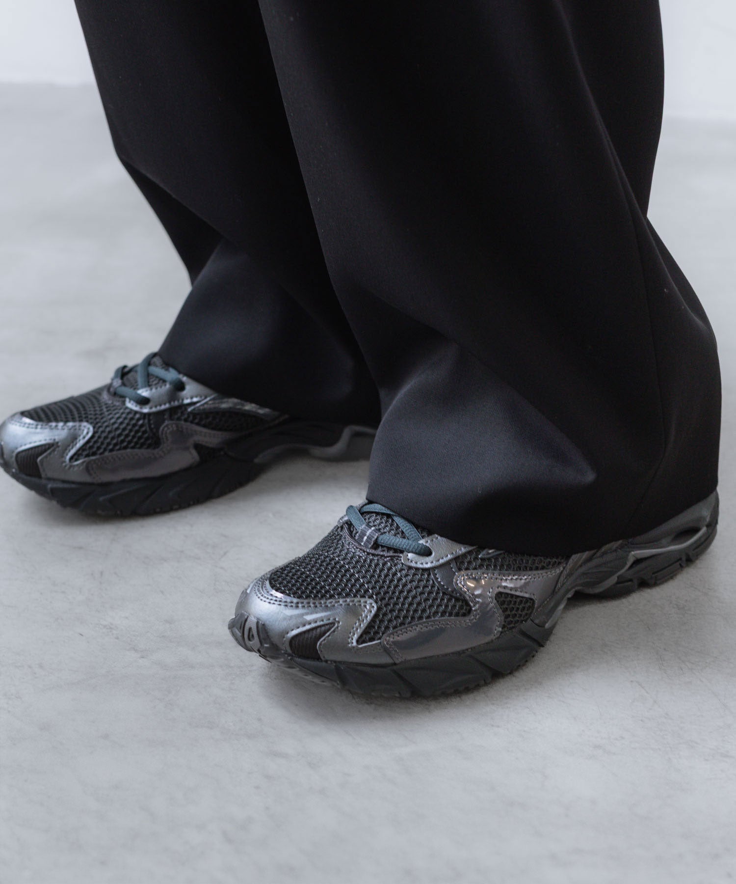【MIZUNO】WAVE RIDER 10 - BLACK×BLACK×METALLIC GREY