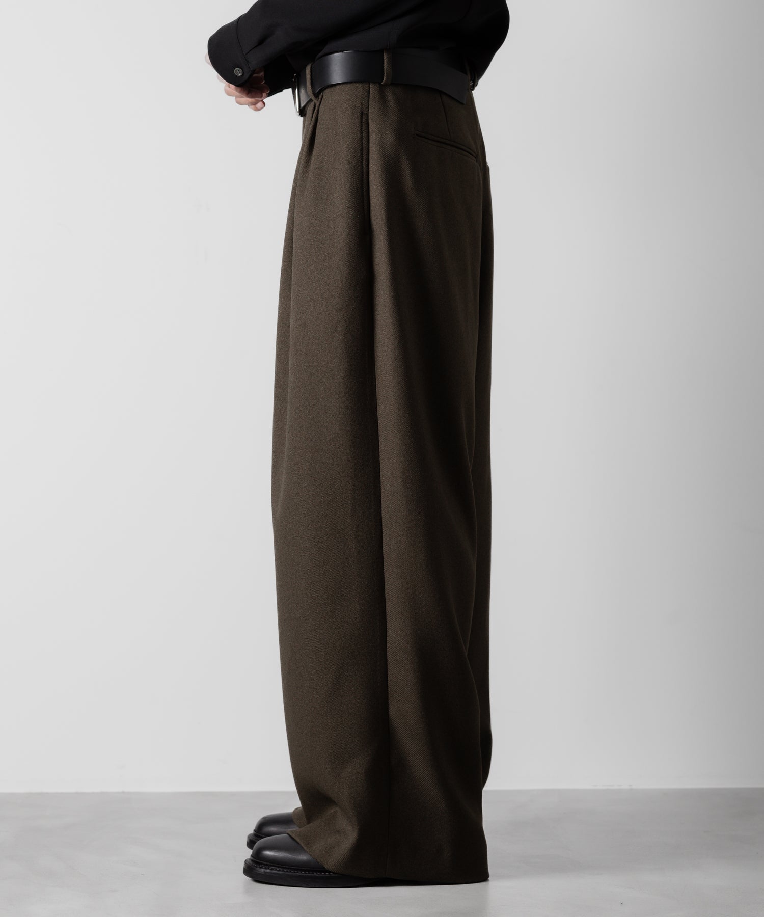 ato(アトウ)のLANATEC WIDE PANTS - KHAKIの公式通販サイトsession福岡セレクトショップ