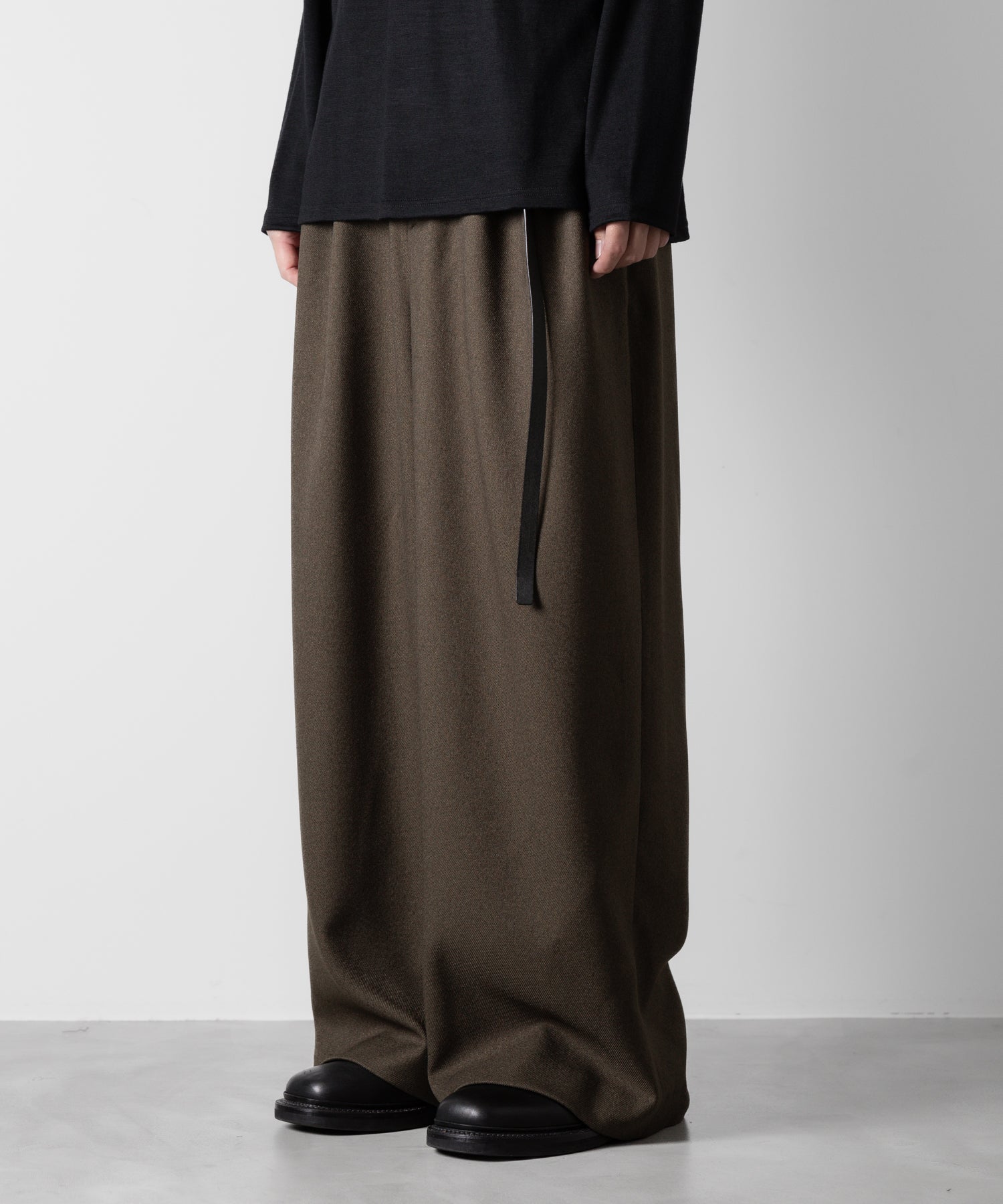 ato(アトウ)のLANATEC WIDE PANTS - KHAKIの公式通販サイトsession福岡セレクトショップ