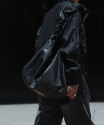 画像をギャラリービューアに読み込む, ssstein(シュタイン)のGOAT LEATHER SHIRRING HANDLE SHOULDER BAG - BLACKの公式通販サイトsession福岡セレクトショップ
