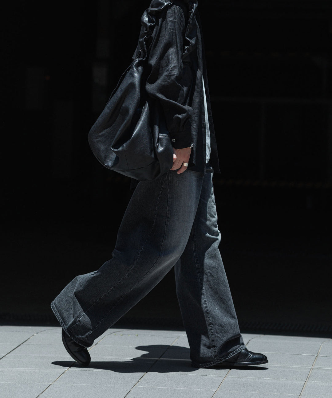 ssstein(シュタイン)のGOAT LEATHER SHIRRING HANDLE SHOULDER BAG - BLACKの公式通販サイトsession福岡セレクトショップ