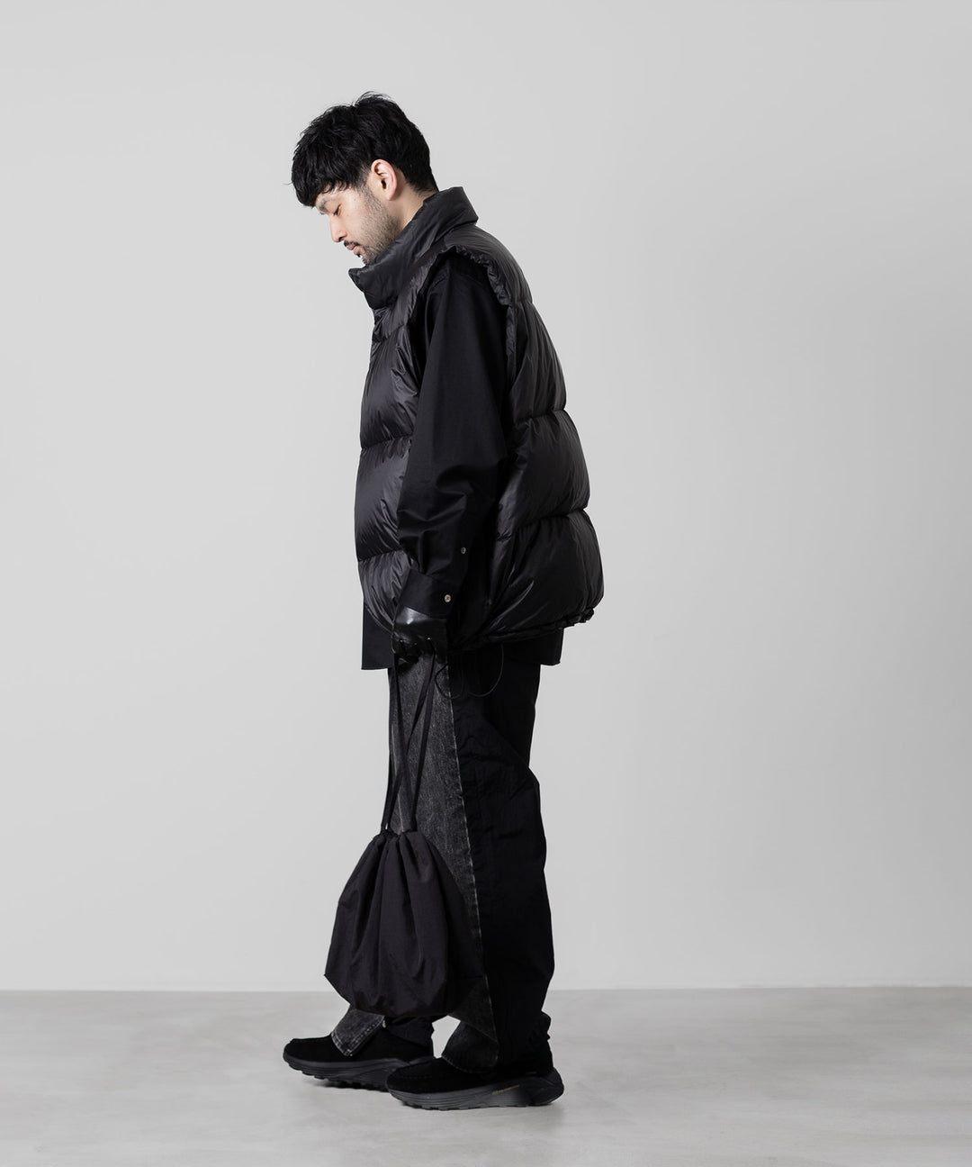 stein(シュタイン)の24SSコレクションNYLON COMBINATION CHEMICAL BLEACHED DENIM JEANSのBLACK