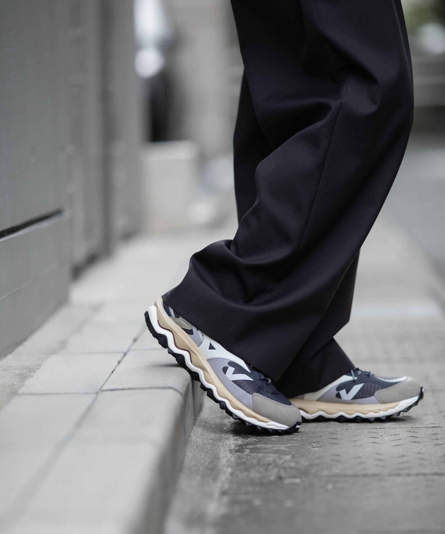 MIZUNO ミズノのWAVE MUJIN TL GTX-DARK GRAY×OFF WHITE×BEIGEの公式通販サイトsession福岡セレクトショップ