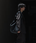 画像をギャラリービューアに読み込む, ssstein(シュタイン)のGOAT LEATHER SHIRRING HANDLE SHOULDER BAG - BLACKの公式通販サイトsession福岡セレクトショップ
