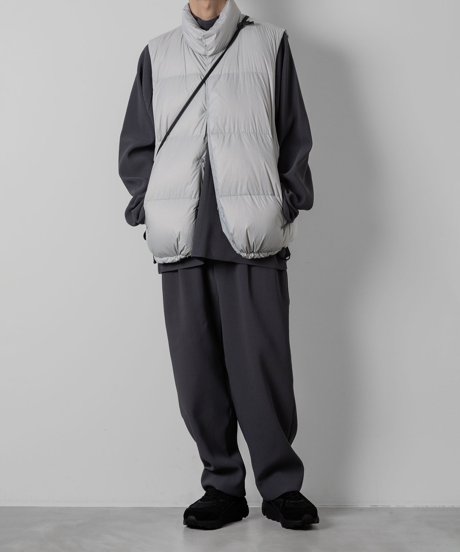 パンツ stein GRADATION PLEATS TWO TUCK TROUSERS stein / シュタイン】GRADATION PLEATS TWO TUCK TROUSERS - N.GREY