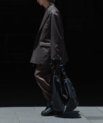 画像をギャラリービューアに読み込む, ssstein(シュタイン)のGOAT LEATHER SHIRRING HANDLE SHOULDER BAG - BLACKの公式通販サイトsession福岡セレクトショップ
