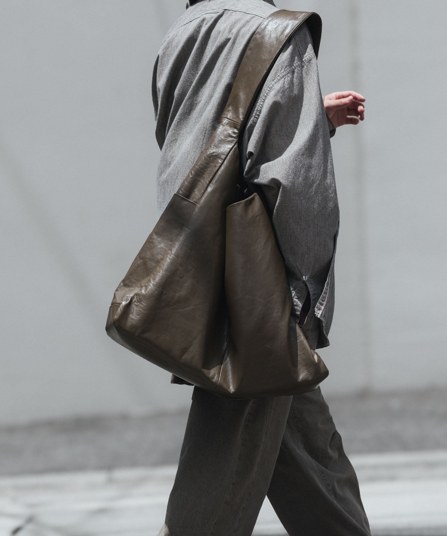 ssstein / シュタイン】GOAT LEATHER SHOULDER BAG - OLIVE | 公式通販